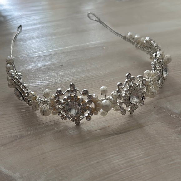 Elegant Silver Pearl Headband